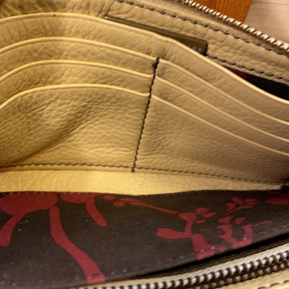 Marc Jacobs GUC leather wallet w/outside pockets - Picture 10 of 16
